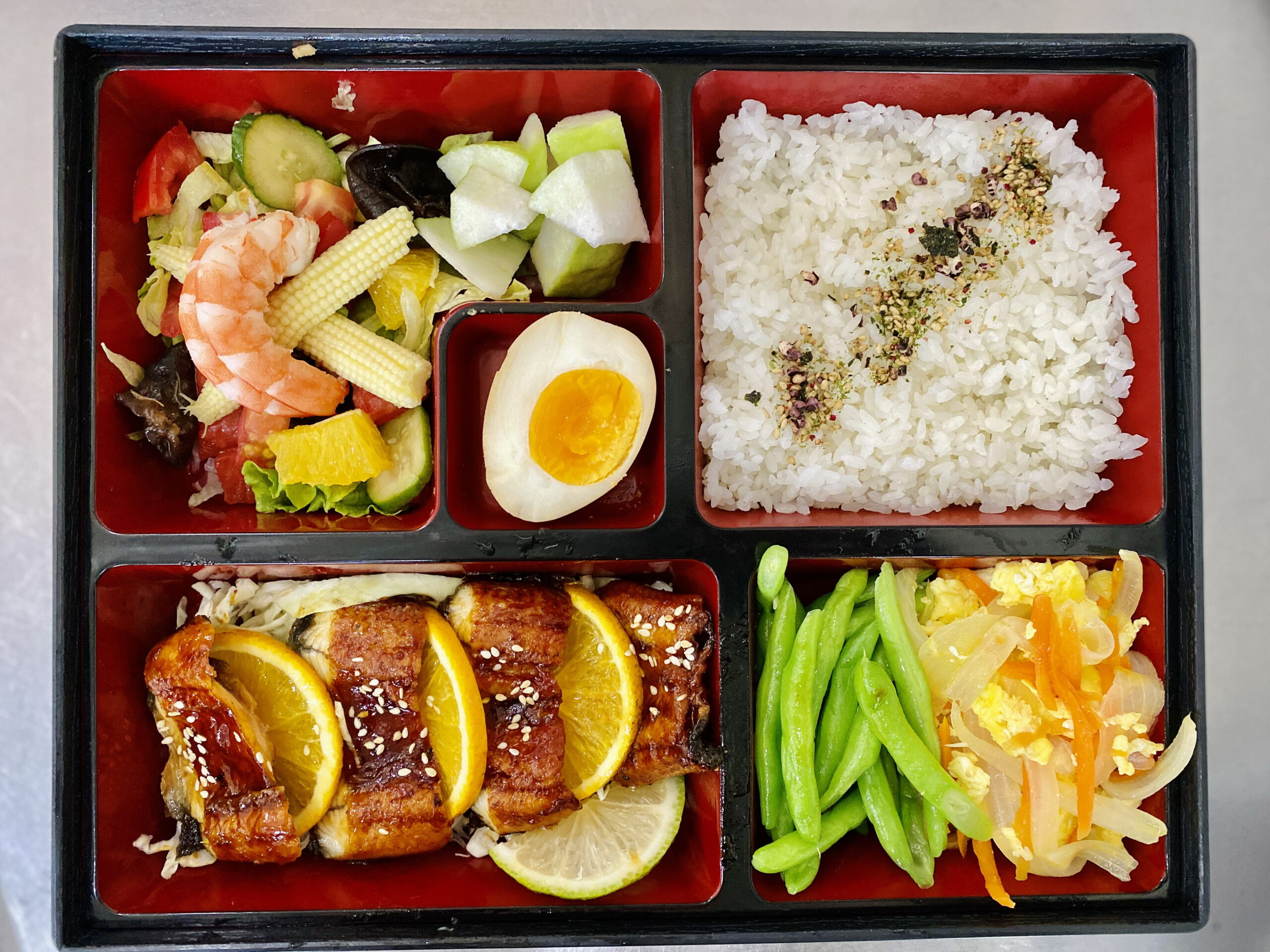 (三級體驗2)日式鰻魚便當吃在地食當季，深受遊客喜愛